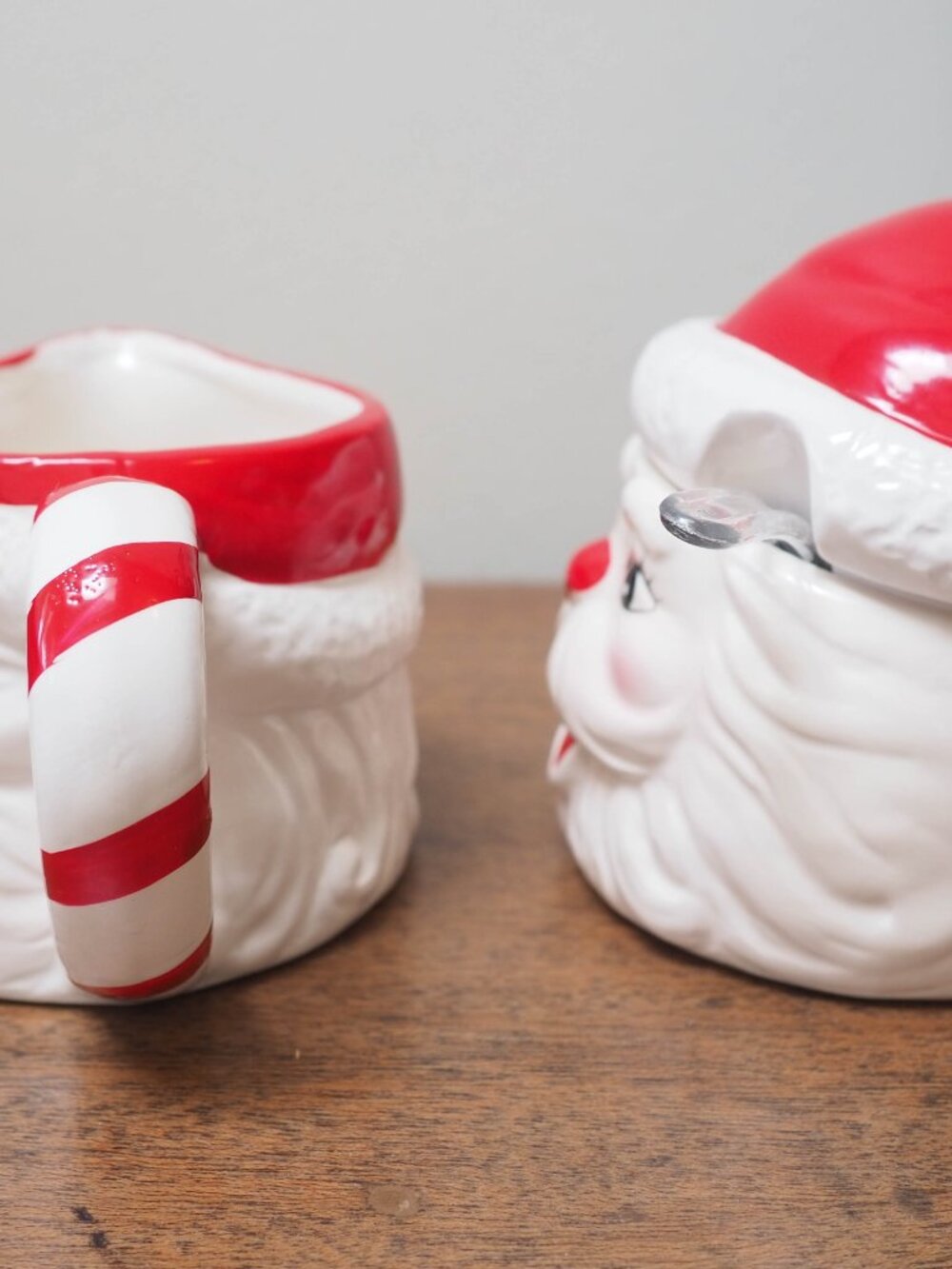 Vtg Earthenware Christmas Creamer and Sugar Bowl Set - Santa Cream and Sugar - Picture 5 of 12